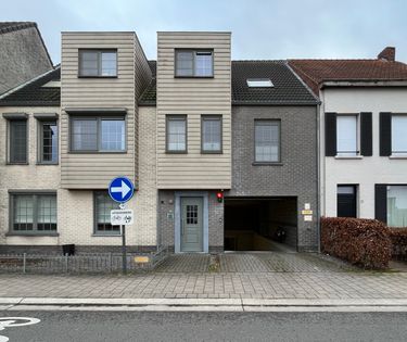 Vlot toegankelijke parkeerplaats + berging in Rijkevorsel