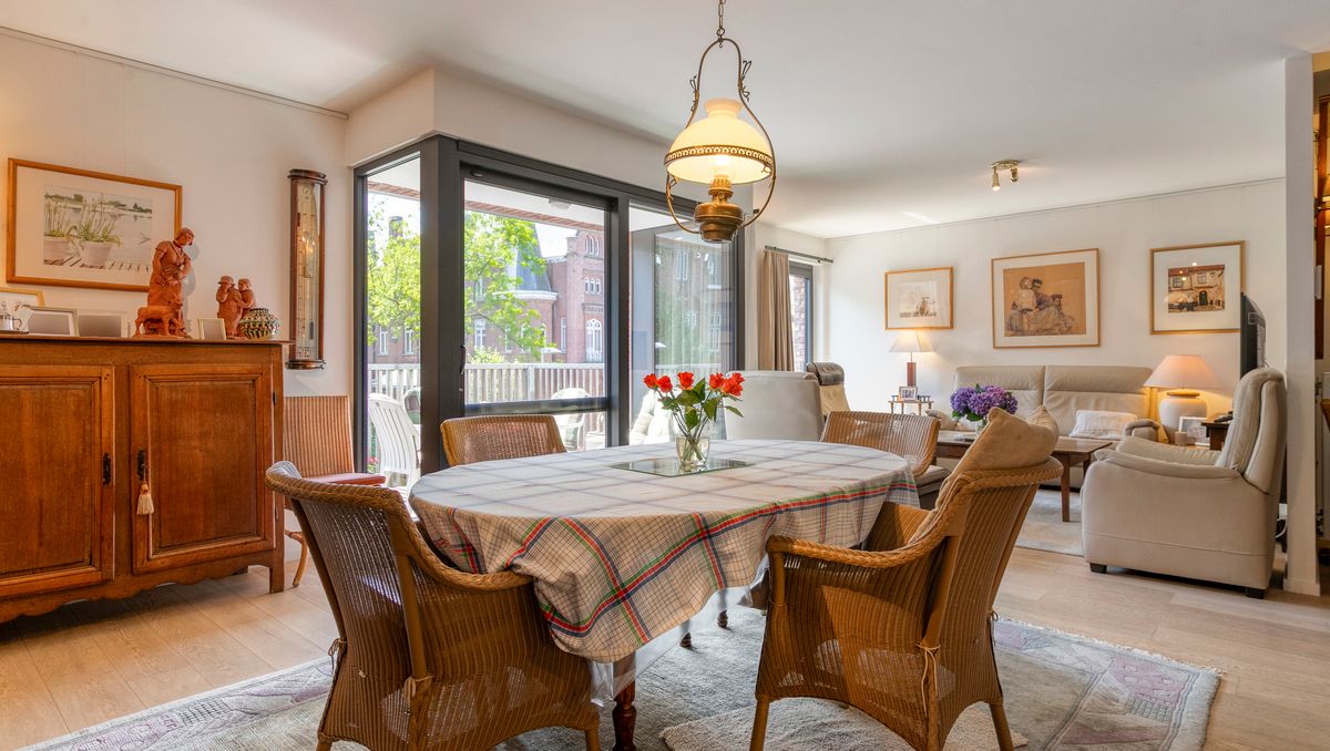 Ruim 2 slaapkamer appartement te koop centrum Heule