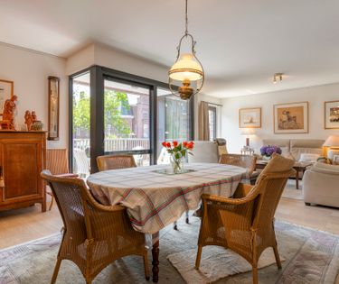Ruim 2 slaapkamer appartement te koop centrum Heule