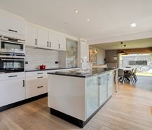 Instapklaar huis met 4 kamers te koop in centrum Desselgem