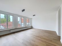 Recent volledig gerenoveerde 2-slaapkamer appartement te huur in centrum Brugge.