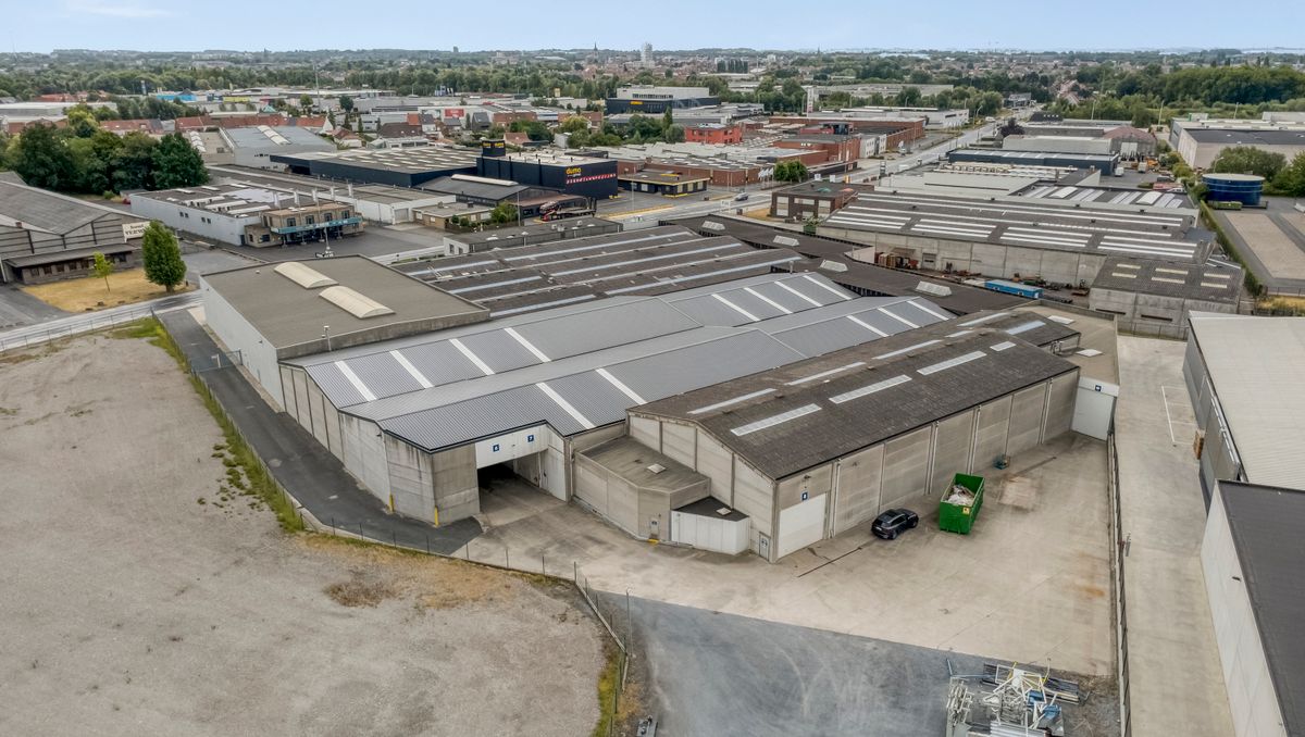 Magazijnruimte van ca. 4.000 m² in industriezone Kuurne