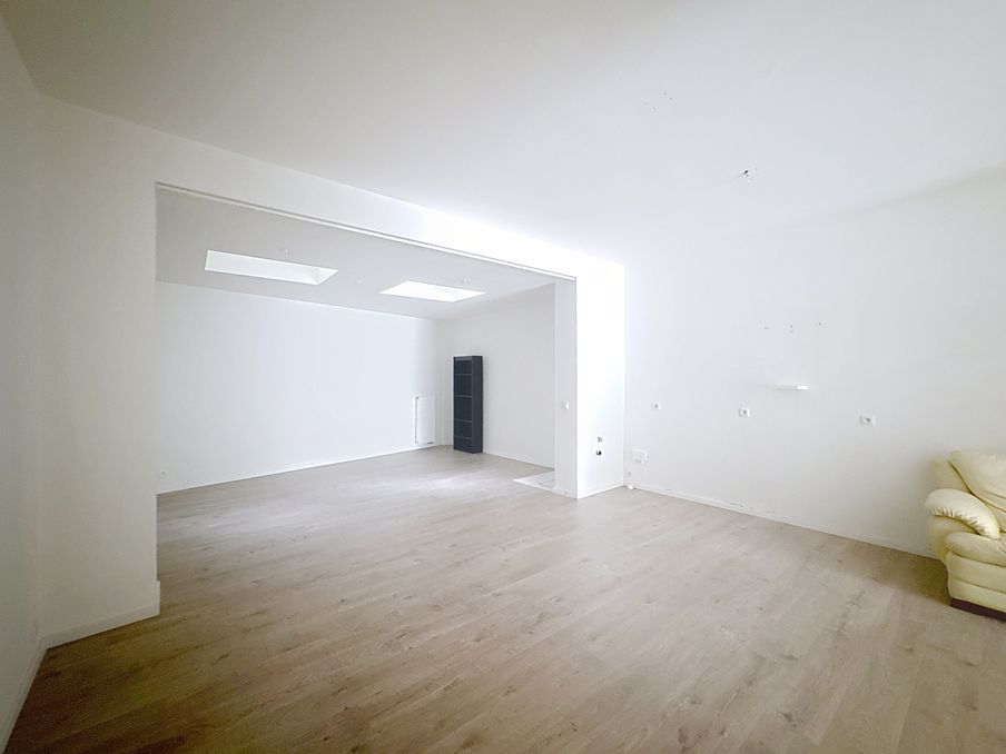 Te koop: Vernieuwd handelspand met toplocatie in Oostende!