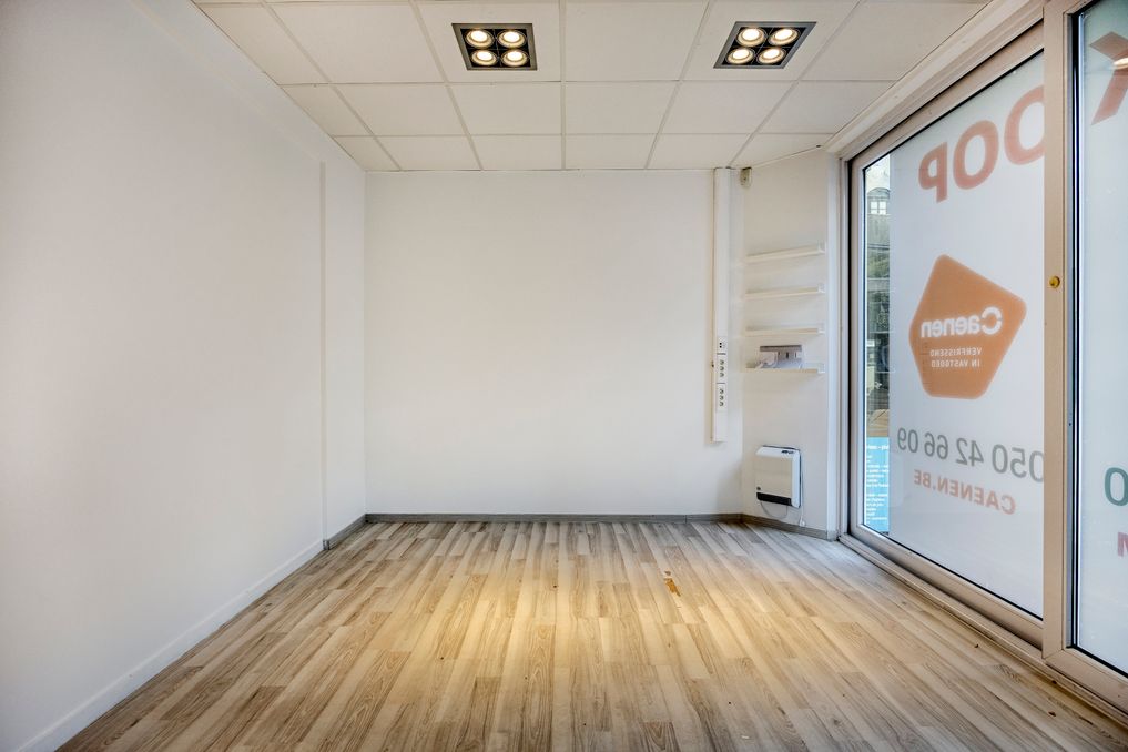 Ready to move into commercial property (101 m²) on Manitoba Square 