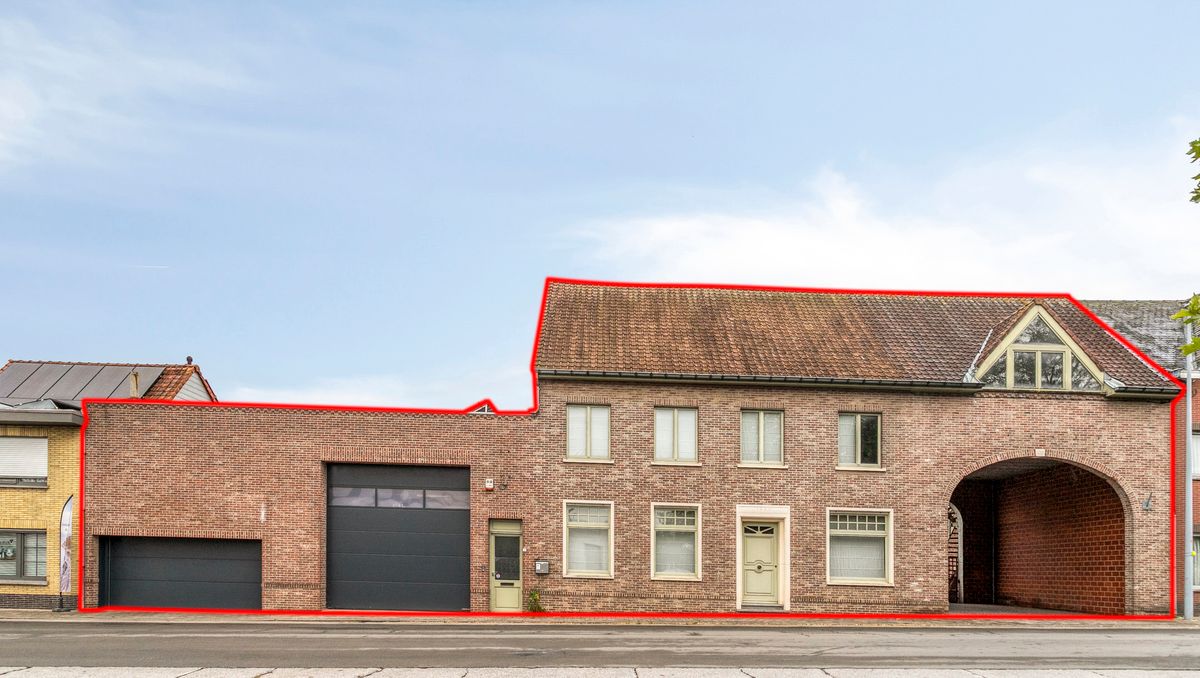 Magazijn van ca. 1.285 m² met woning te huur in Bellegem