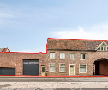 Magazijn van ca. 1.285 m² met woning te huur in Bellegem