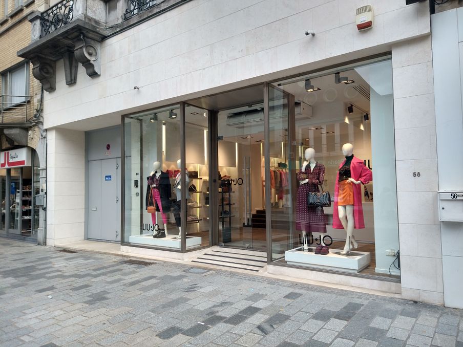 Handelspand (pop-up) van ca. 140 m² op topligging in Roeselare 