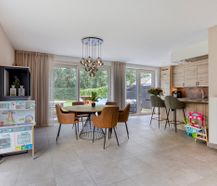 Instapklare halfopen bebouwing met hedendaags comfort