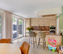 Instapklare halfopen bebouwing met hedendaags comfort