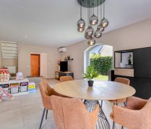 Instapklare halfopen bebouwing met hedendaags comfort