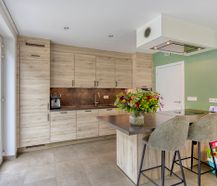 Instapklare halfopen bebouwing met hedendaags comfort
