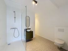 Gerenoveerd triplex-appartement met tal van mogelijkheden 
