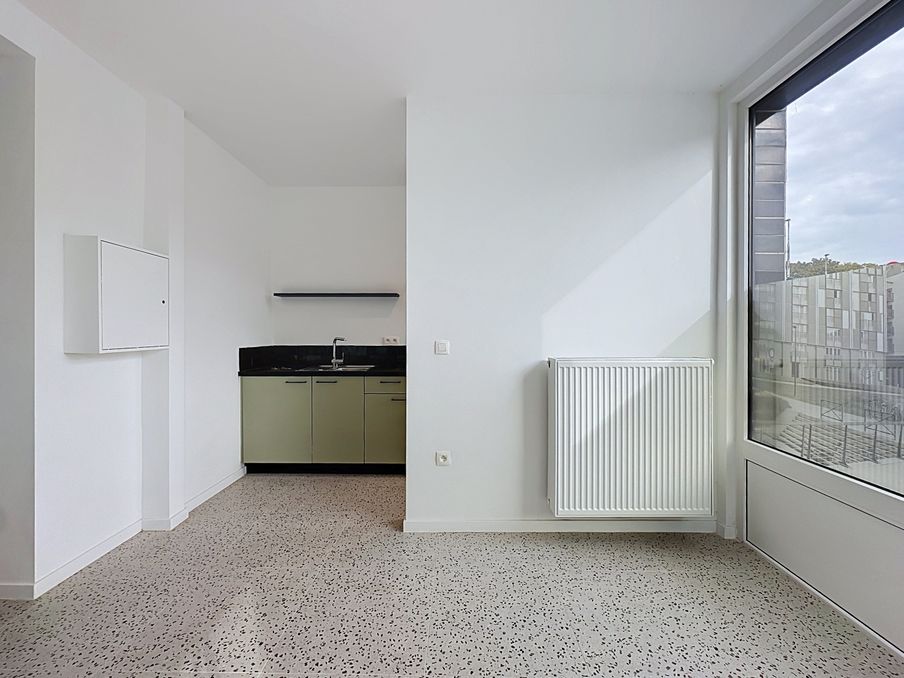 Gerenoveerd triplex-appartement met tal van mogelijkheden 