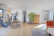 Two-bedroom penthouse with exceptional 100m² terrace
