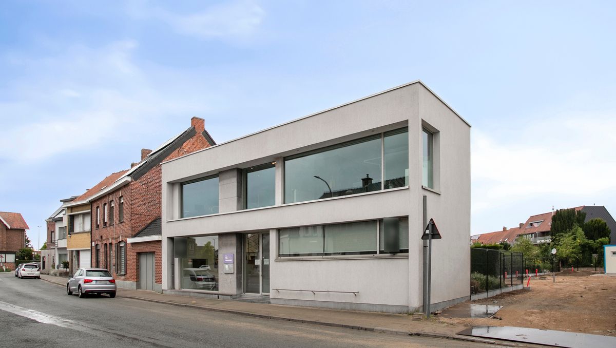 Praktijkruimte/kantoorruimte te koop in Geluwe