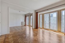 Appartement met 3 kamers en garagebox te koop in centrum Kortrijk