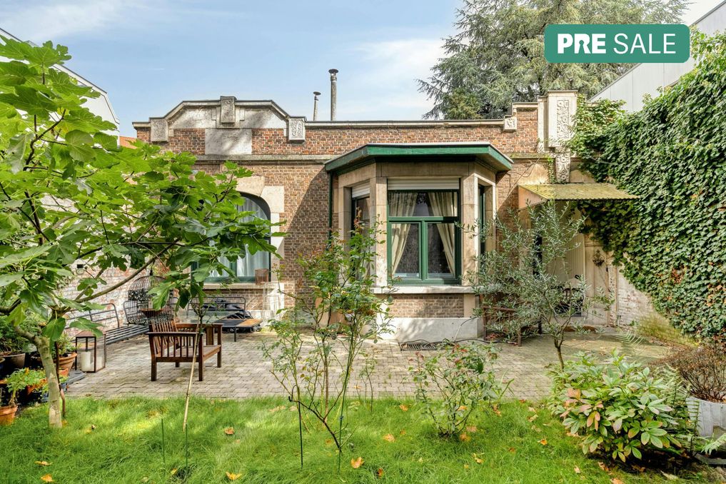 Unieke stadswoning met ruime tuin te koop in Antwerpen