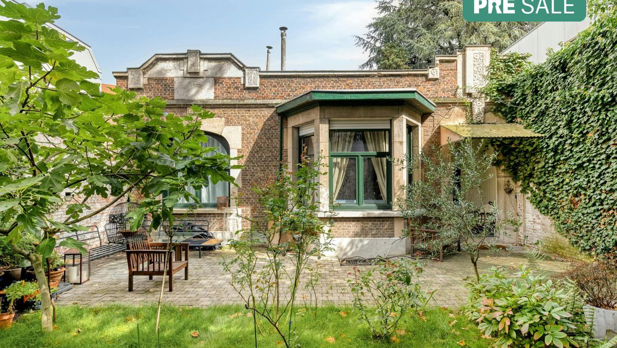 Unieke stadswoning met ruime tuin te koop in Antwerpen