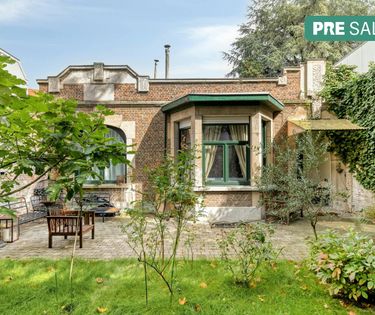 Unieke stadswoning met ruime tuin te koop in Antwerpen