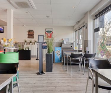 Herenhuis met handelszaak te koop in Kaprijke