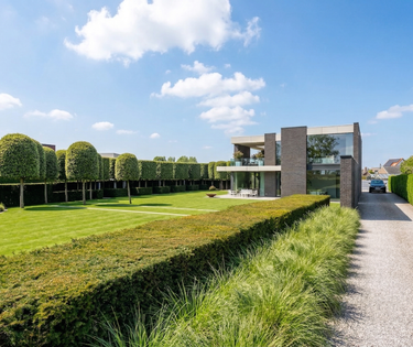 Exclusieve villa op prachtig perceel grond te koop te Leffinge!