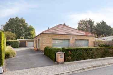 Instapklare bungalow op 898m² te koop in Wevelgem!