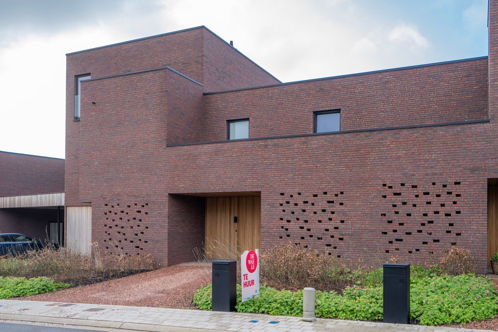 Recente woning met  aangename tuin te huur te Marke 