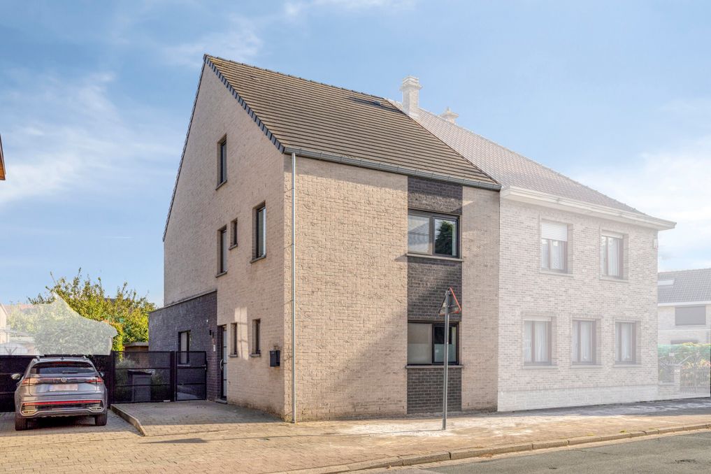 Moderne en energiezuinige halfopen bebouwing te koop