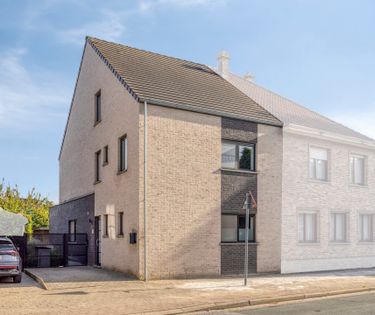 Moderne en energiezuinige halfopen bebouwing te koop