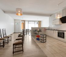 Spacieuse maison mitoyenne de 5 chambres sur un terrain de 9a13ca près de Thor Park