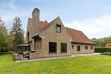 Royale villa met privatief bos en enorm potentieel in Aalter