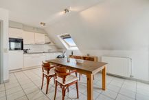 Instapklaar dakappartement met 2 slaapkamers in Roeselare
