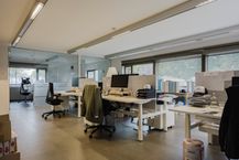 Instapklaar kantoor met magazijn te koop in Waregem