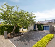 Lichtrijke gelijkvloerse woning op topligging in De Pinte