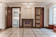 Karaktervol gelijkvloers appartement te huur in hartje Brugge 