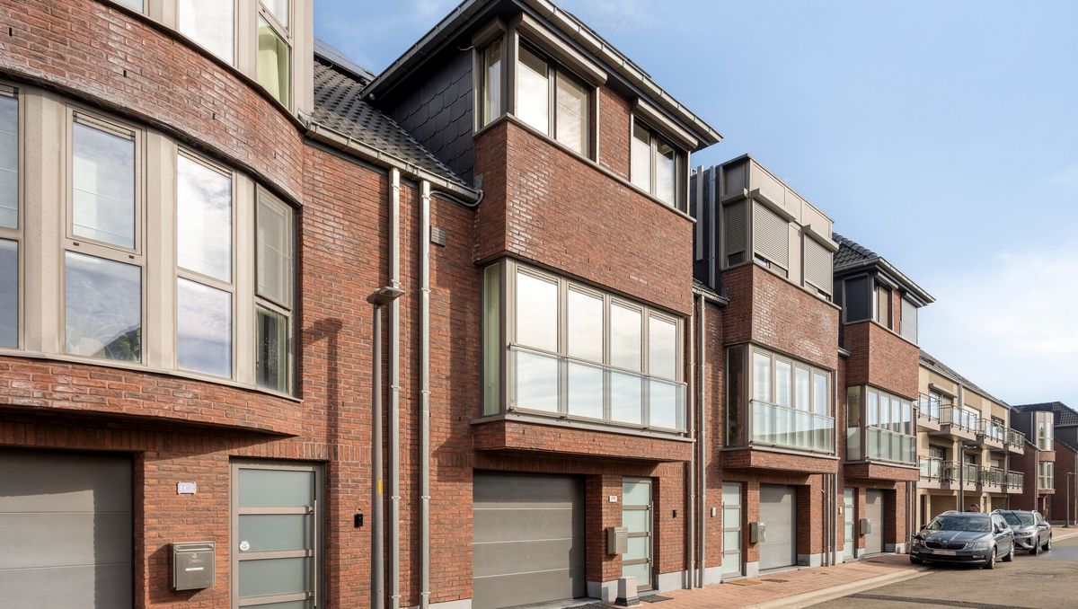 Moderne tweegevelwoning met garage en tuin in Londerzeel