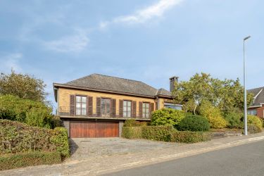 Ruime statige woning met mogelijkheden te koop in Deerlijk
