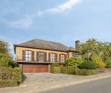 Ruime statige woning met mogelijkheden te koop in Deerlijk
