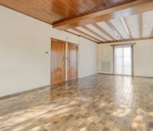 Ruime statige woning met mogelijkheden te koop in Deerlijk