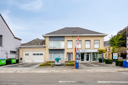 Huis met magazijn te koop Kallo
