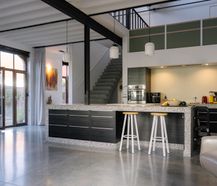 Gerenoveerde woning met authentieke elementen en magazijn