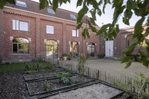 Gerenoveerde woning met authentieke elementen en magazijn