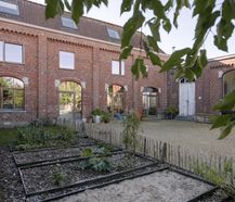 Gerenoveerde woning met authentieke elementen en magazijn