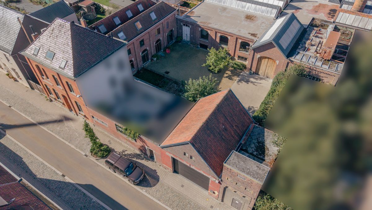 Gerenoveerde woning met authentieke elementen en magazijn