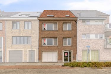 Op te frissen opbrengsteigendom te koop in Blankenberge