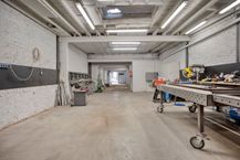 Magazijn met tuin te koop in Hemiksem