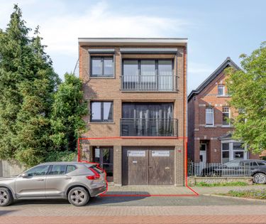 Magazijn met tuin te koop in Hemiksem