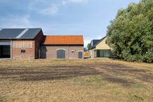 Alleenstaand huis te koop in Vleteren met weide en bijgebouw
