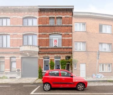 Te renoveren huis (175m²) in Deurne met terras