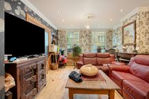 Te renoveren huis (175m²) in Deurne met terras